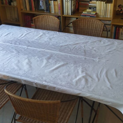 Damask tablecloth new with 6 gift napkins