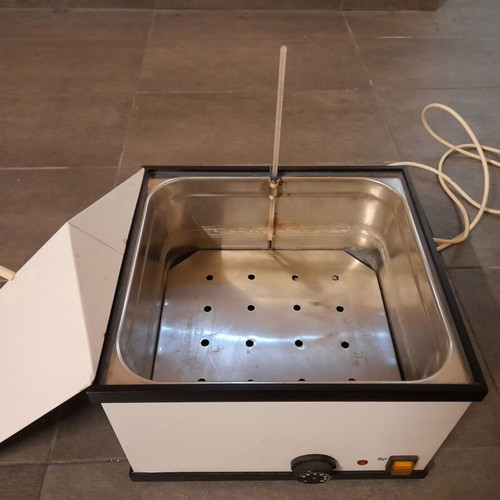 Biochemical microbiological water bath like new, dimensions 33/30/15