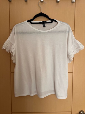 New Look women's blouse medium used, white with sleeve design