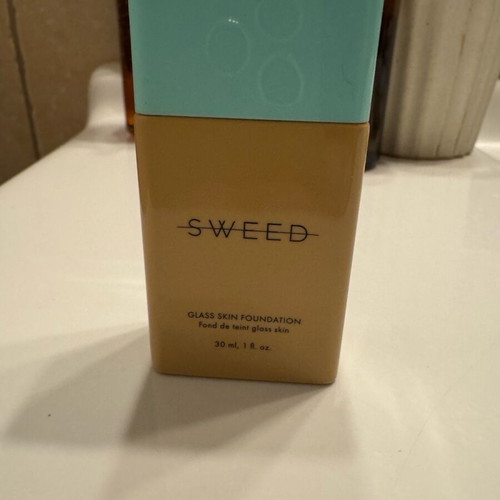Sweed Beauty Glass Skin Foundation 30 ml like new, shade 07 Medium Light N/W