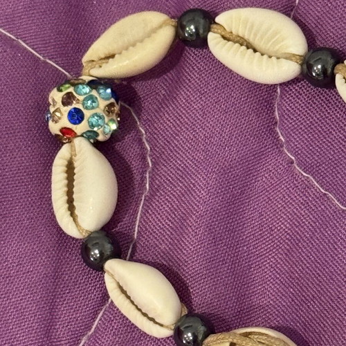 Summer shell bracelet with adjustable macrame cord, new