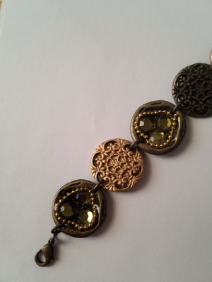 Bracelet with green stones like new, vintage 22 cm length
