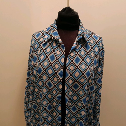 Shirt like new with nice pattern, sizes M-L