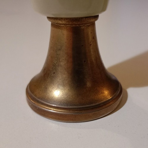 Decorative onyx with bronze used