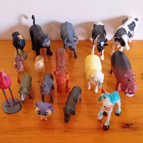 Farm and wild forest animal figures set of 19, like new