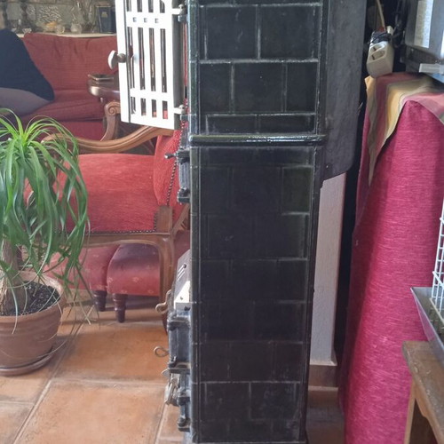 Cast iron stove used for briquettes and wood