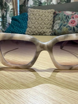 Ana Hickmann AH9386 G22 sunglasses like new, white and gray