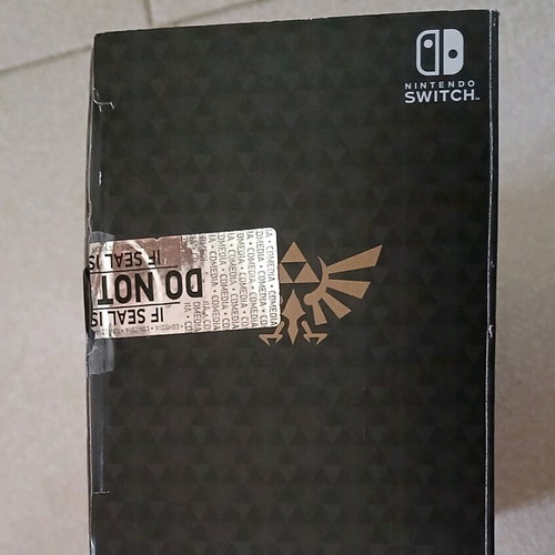 Nintendo Switch Lite Zelda box like new