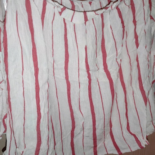 Blouse used with elastic shoulders, thin lightweight fabric