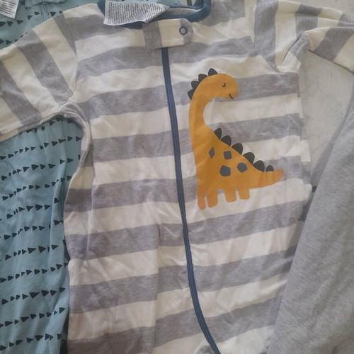 Gerber baby bodysuits used, 6-9 and 3-6 months, pack of 5