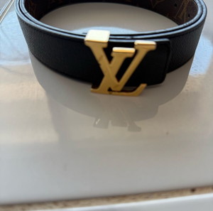 Ζώνη Louis Vuitton με δέρμα και μονογράμματα, μέγεθος 80, σαν καινούργια