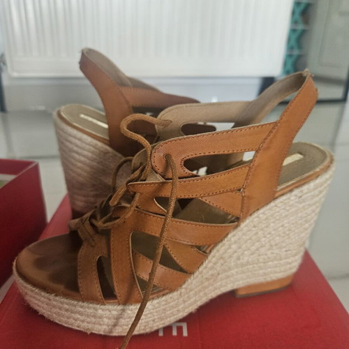 Maria Mare tan platform sandals size 41 like new