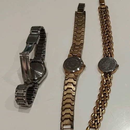 Wristwatches women's like new, pack of 3, gold and silver colors