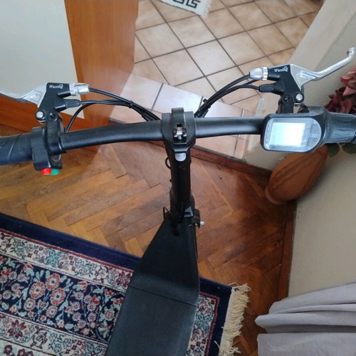 Electric scooter with seat like new