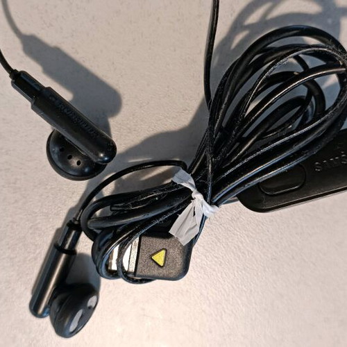 Samsung earbuds like new