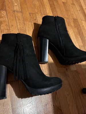 Black ankle boots with heel used, size 38
