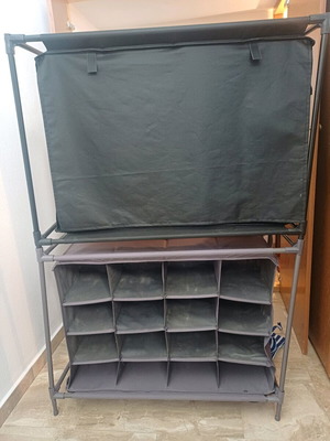 Shoe racks like new, 2 pieces, 16 slots