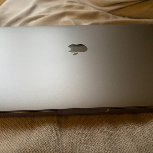 MacBook Pro 2019-20 i9 16GB 500GB NVMe SSD 4GB GPU like new