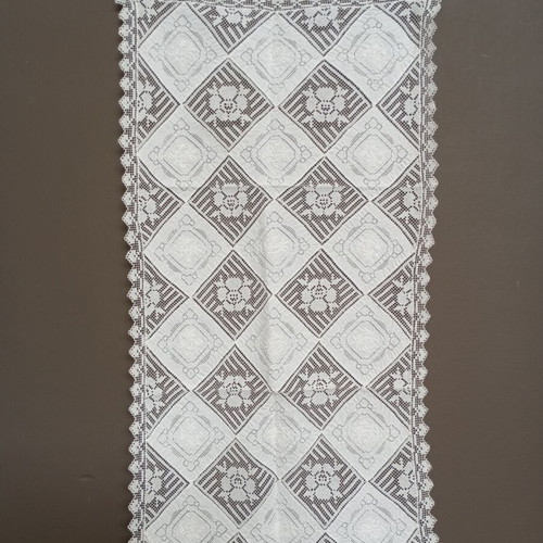 Set of 3 vintage table runners like new