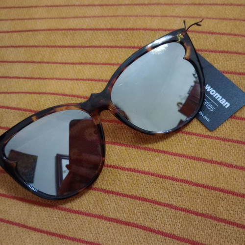 Pink Woman sunglasses new with mirror lenses
