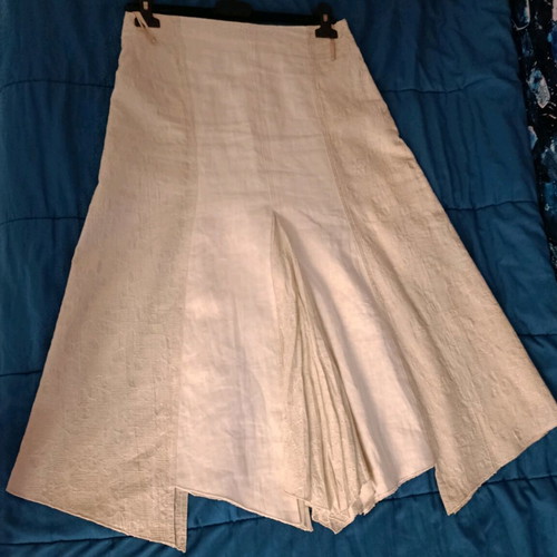 Skirt new size L with unique design and high-quality fabric