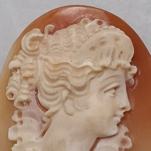 Cameo made in Napoli like new, intricate design 3x4 cm