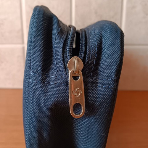 Samsonite travel toiletry bag like new, blue
