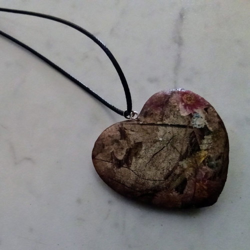 Handmade heart necklace new with painted roses