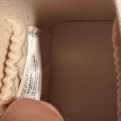 Chanel Beauté Les Beiges Cosmetic Bag new, straw design with box