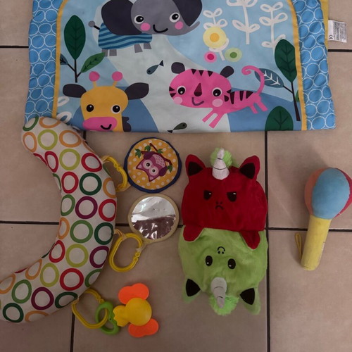 Baby activity mat and pillow like new with soft toys