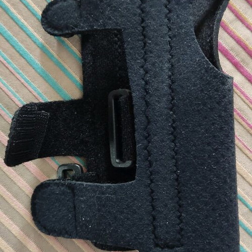 Wrist splint for right and left hand like new