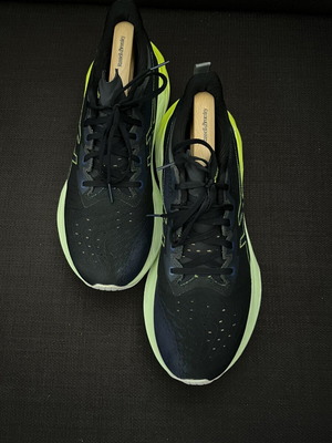 Asics Novablast 4 Ανδρικά Παπούτσια Τρεξίματος Μέγεθος 46 Σαν Καινούργια Μαύρα