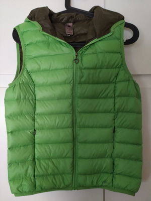 Please down sleeveless jacket, size S-M, green