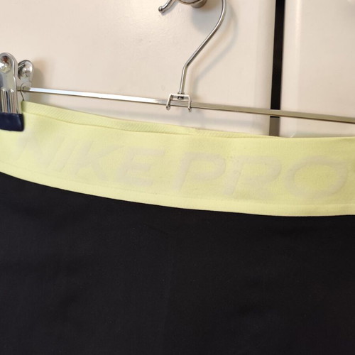 Nike Pro Medium αθλητικό σορτσάκι καινούργιο, μαύρο με φωσφορίζον λάστιχο