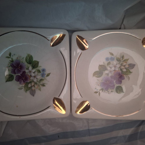 Vintage ceramic ashtrays set of 2 with gold details and violets like new