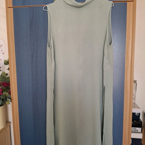 Attrattivo long top with side openings and back buttons, like new, size L, veraman color