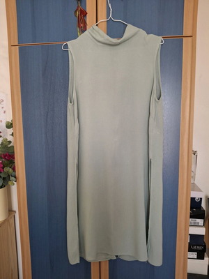 Attrattivo long top with side openings and back buttons, like new, size L, veraman color