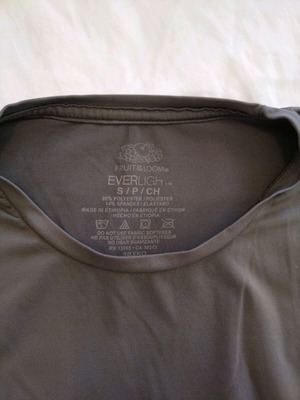 Fruit of the Loom t-shirt like new, size S, gray