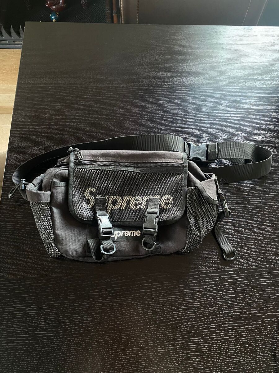 Supreme Waist Bag SS20 black like new - € 170,00 - Vendora.cy