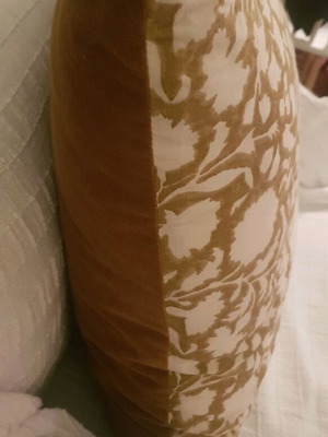 Μεγάλο διακοσμητικό μαξιλάρι καινούργιο βελούδινο λάδομουσταρδι 60x58 Coin Casa