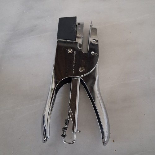 Office supplies set used with Leitz hole punch, Maestri stapler, Q-Connect calculator