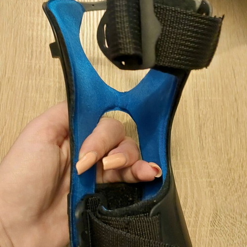Wrist splint right medium like new for tendinitis and recovery