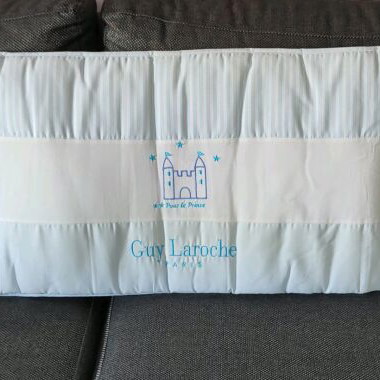 Guy Laroche crib bumper like new