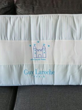 Guy Laroche crib bumper like new