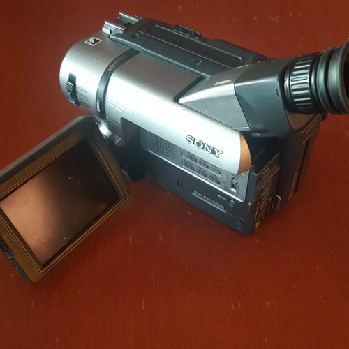 Sony Handyman CCD-TRV45E Video 8R used with case and cables
