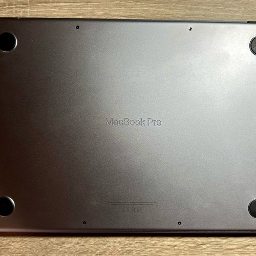 MacBook Pro 14" M1 Pro 2021 16GB RAM 500GB SSD like new