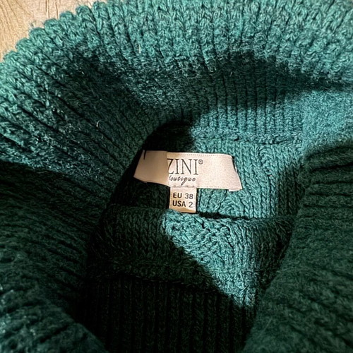 Zini green pullover size M like new