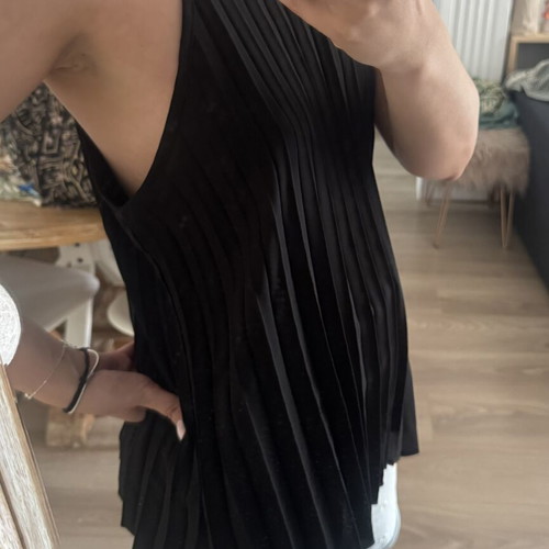 Black Pleated Strap Top like new, size L