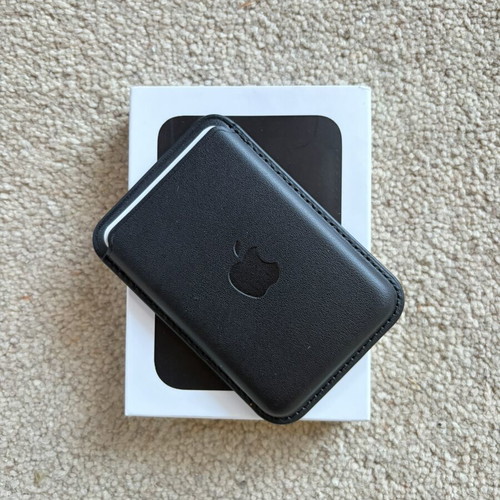 MagSafe Wallet like new