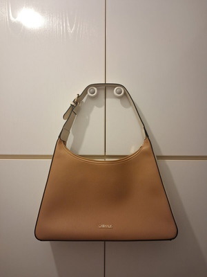 Catwalk shoulder bag, white and tan
